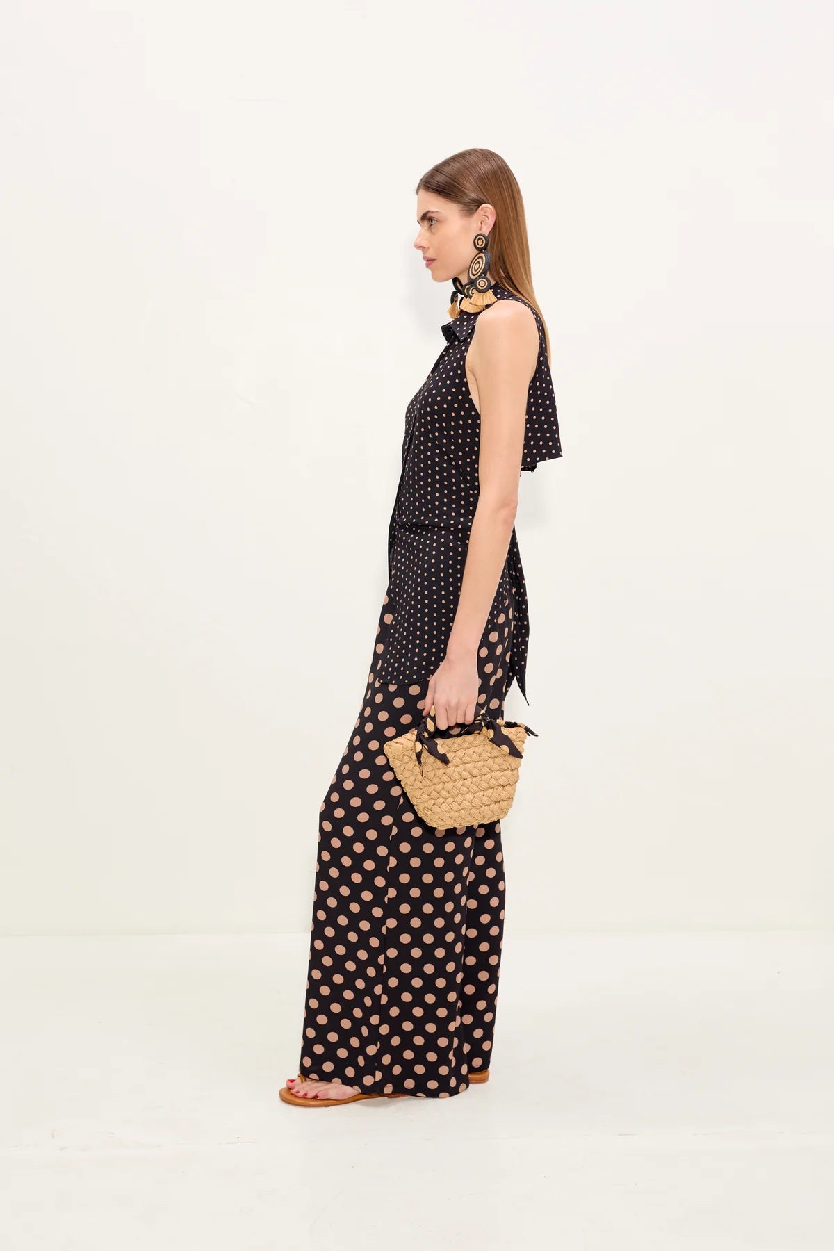 Loch Sleeveless Crepe Button Up - Black/Tan Polka Dot