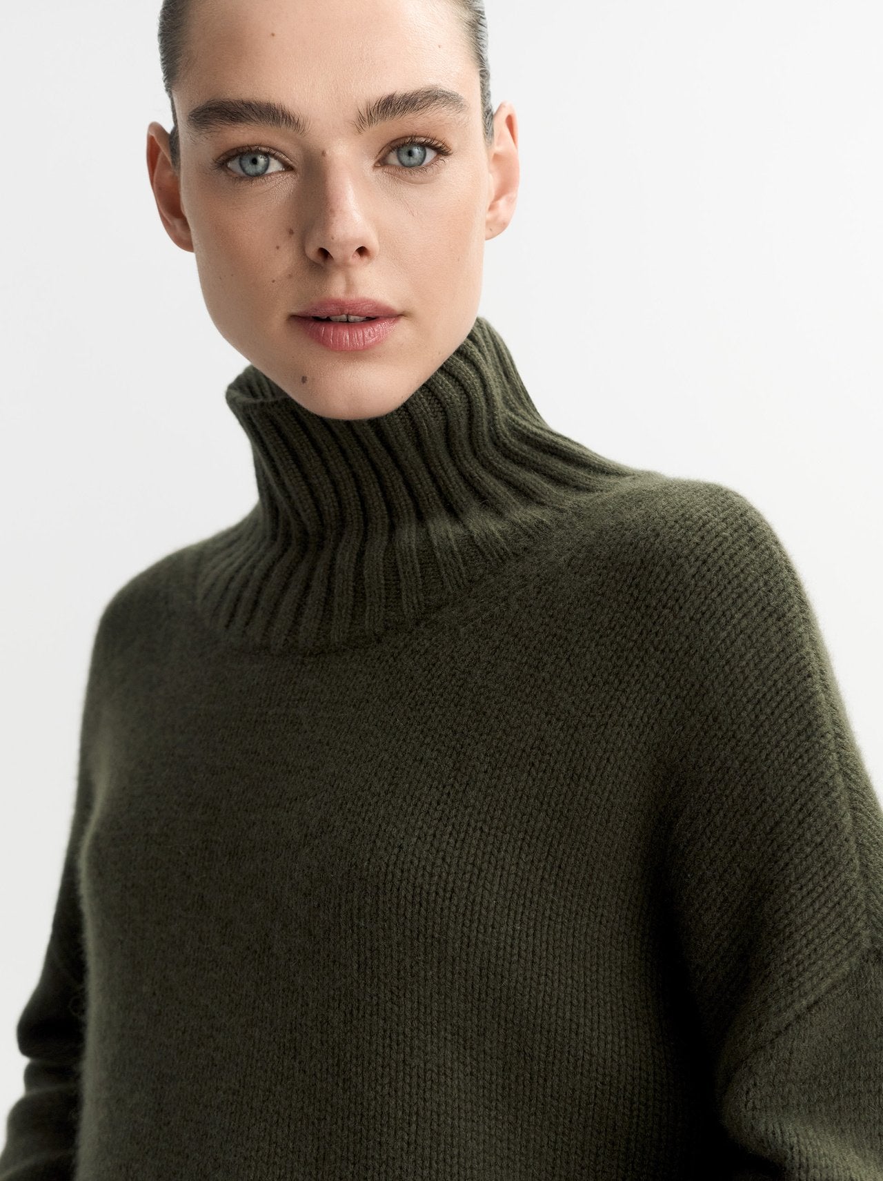 Girlfriend Turtleneck - Olive