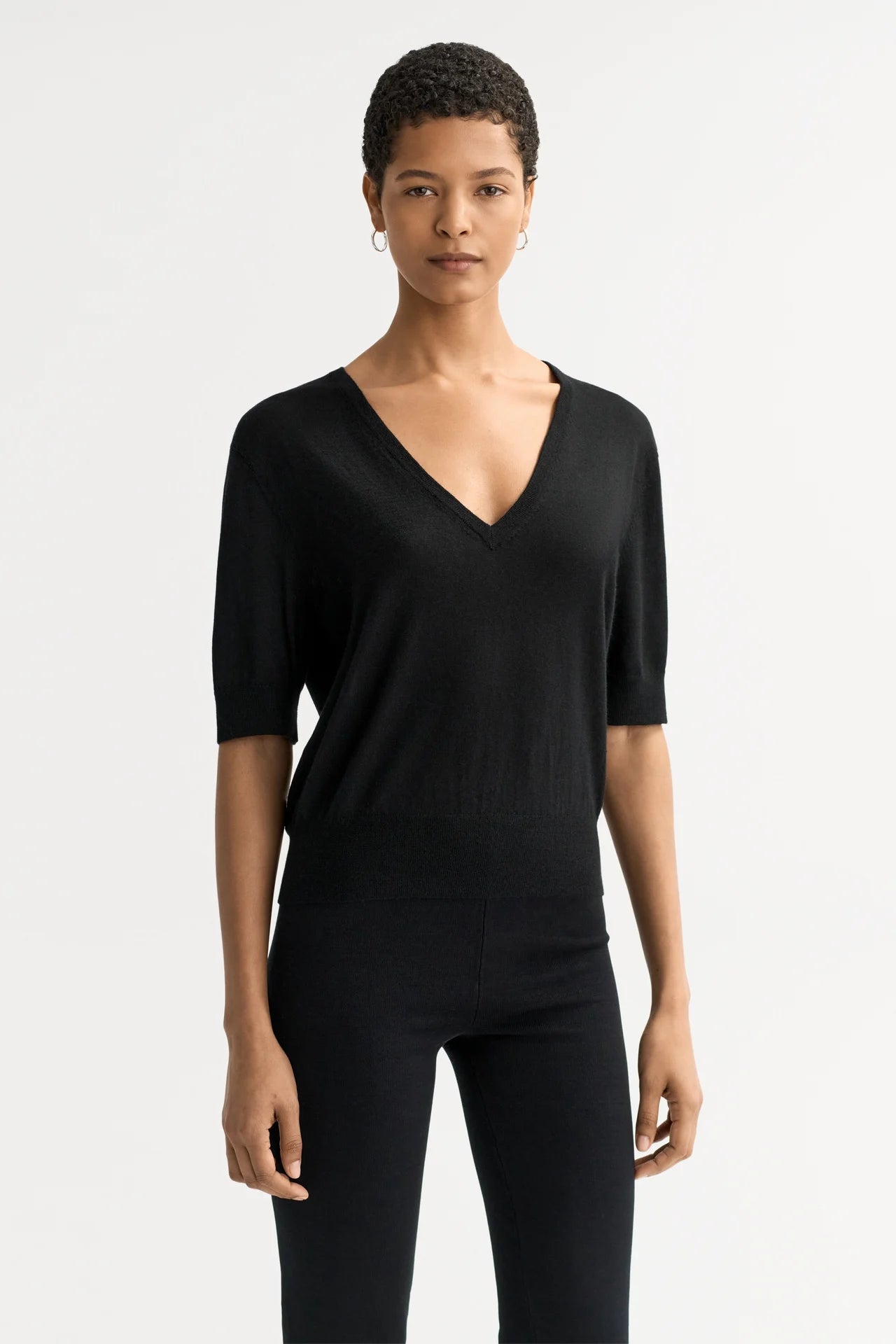 Featherlight V-neck - Black