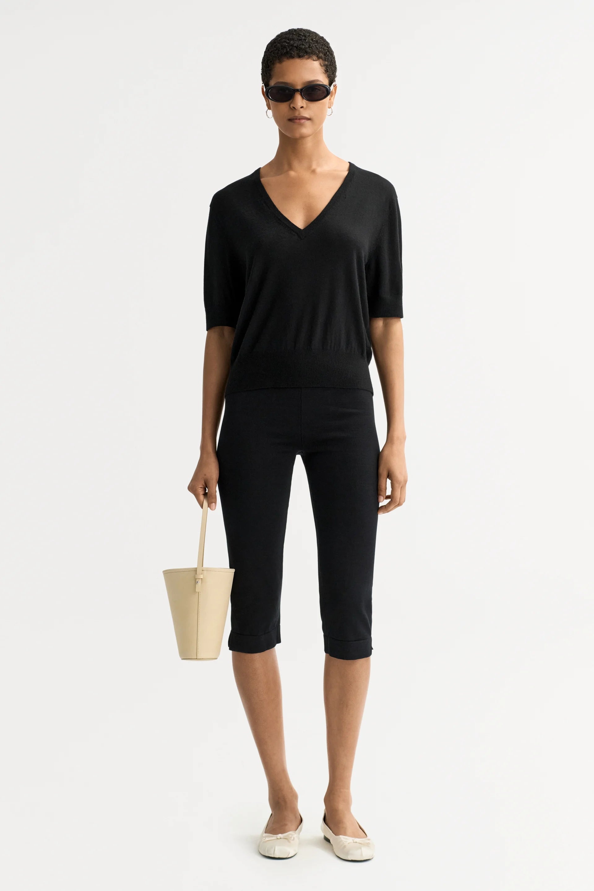Featherlight V-neck - Black